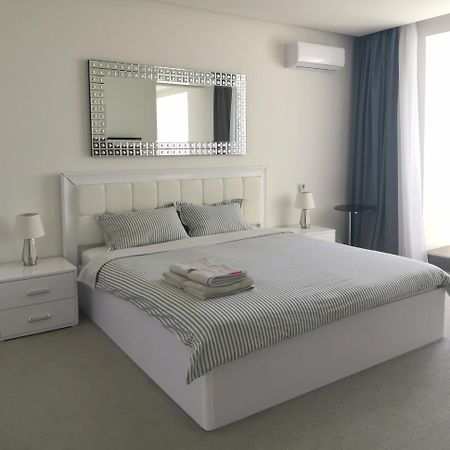 Stylish Riverside Apartments In Riviera Complex Mykolaiv Exterior photo